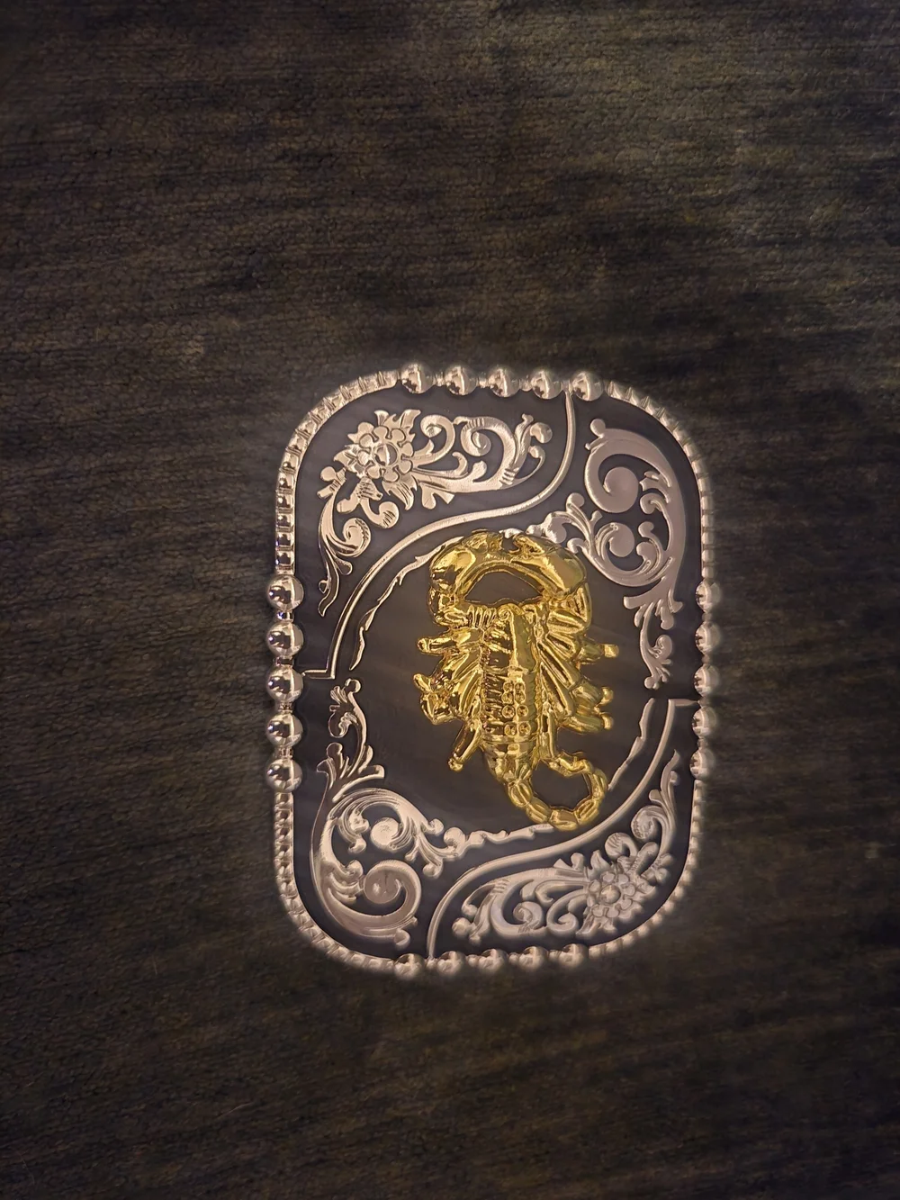 Western Belt Buckle Scorpion - Gold on Silver